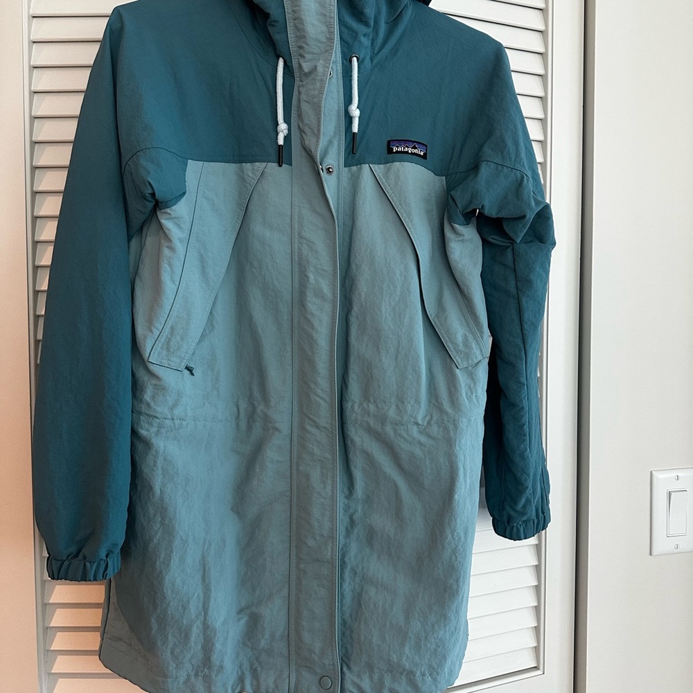 Patagonia Two-Tone Blue Hooded Skyforest Parka